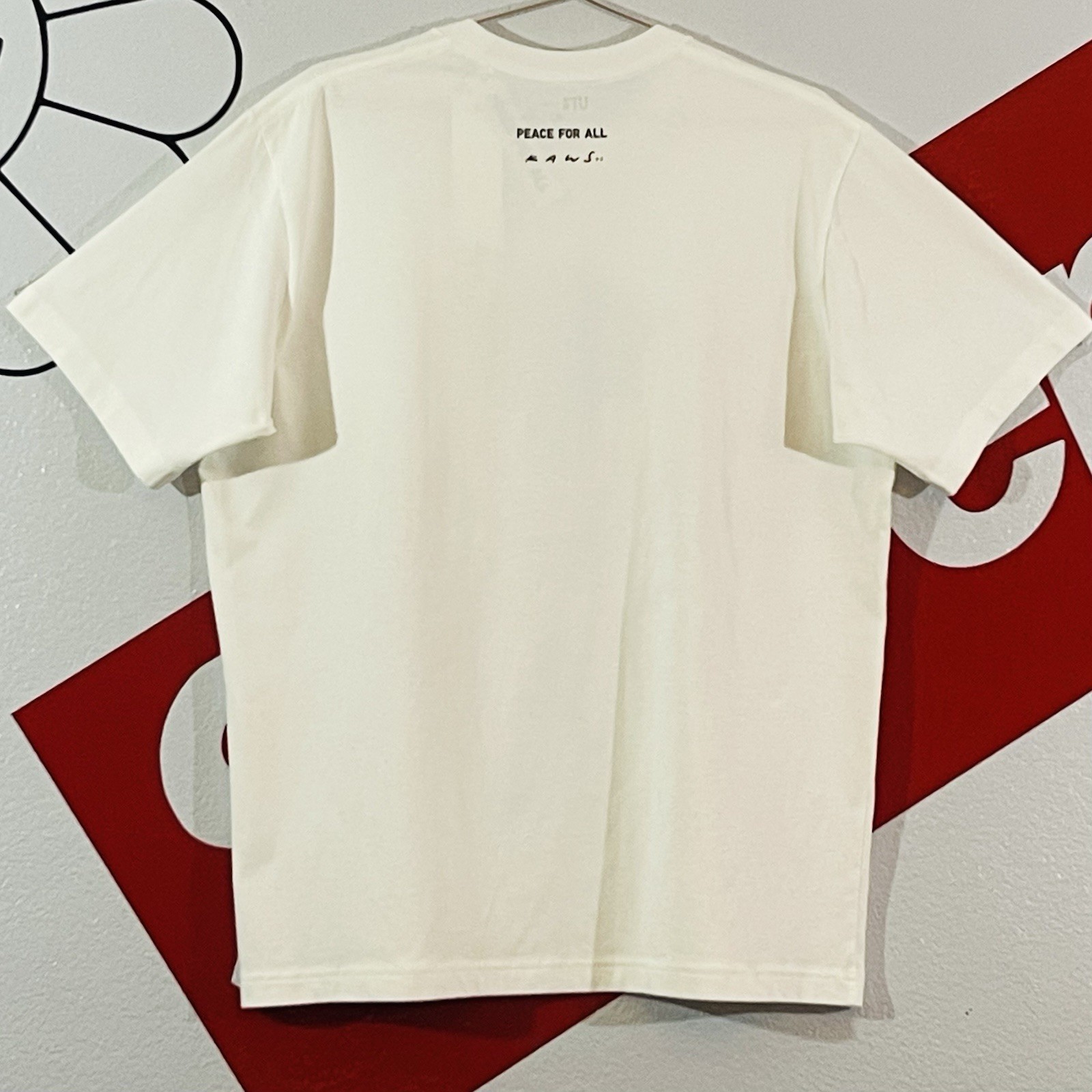 FW23 KAWS Uniqlo Peace For All Globe Hands Earth White Tee T Shirt XL gallery