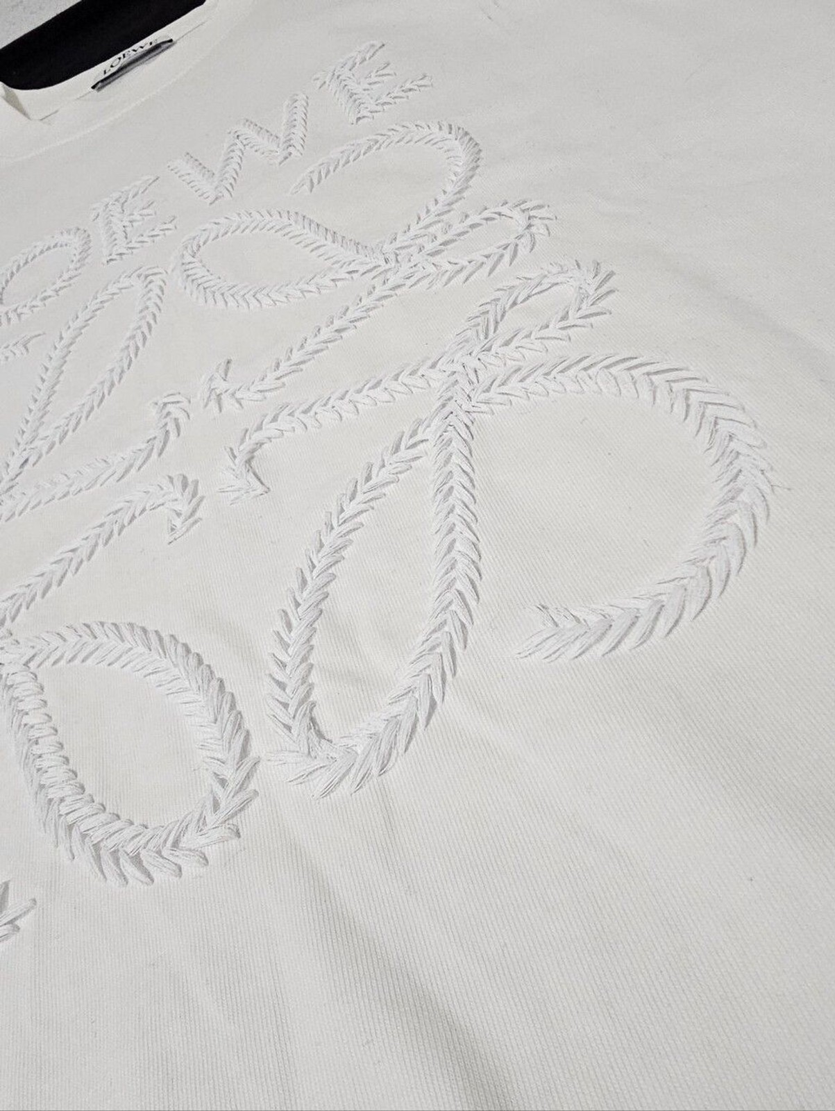 Loewe Embroidered Anagram Logo T-Shirt White Size M Luxury Designer Oversized gallery