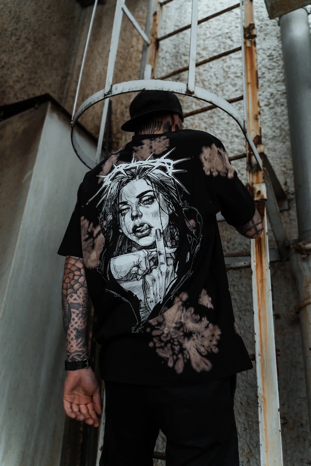 STAY COLD APPAREL MIDDLE FINGER UP - T-SHIRT (RUSTY BLEACHED) gallery
