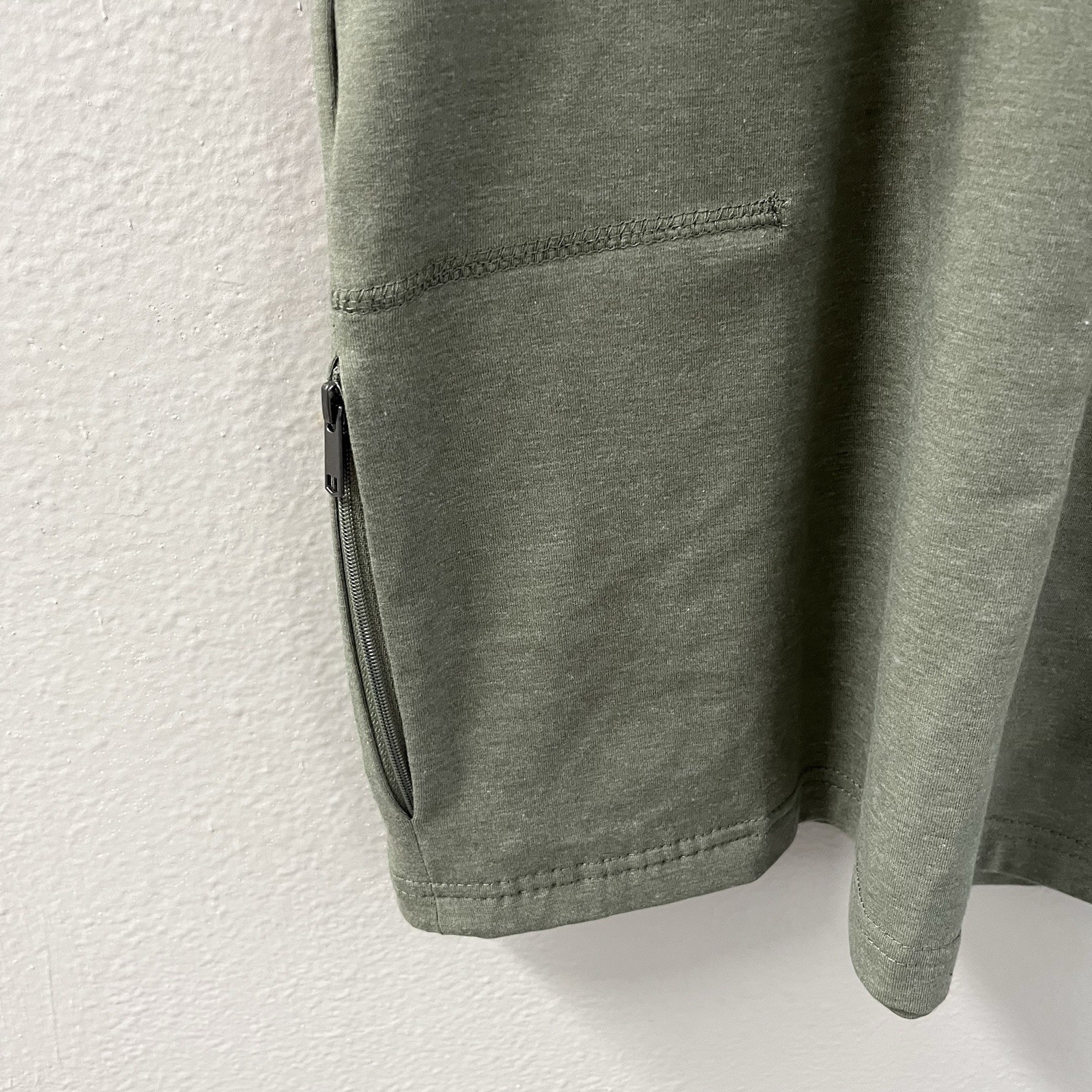 ScotteVest TEC TShirt Travel Mens M Green Performance Zip Pockets Bamboo/Cotton gallery