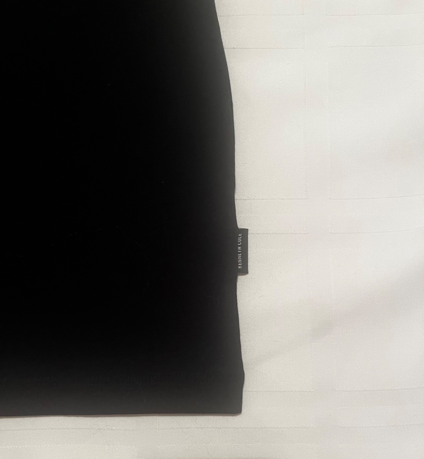 KENNETH COLE V-NECK BLACK UNWORN w/ TAGS SHOET SLEEVE- Size L ORIGINALLY $49 gallery