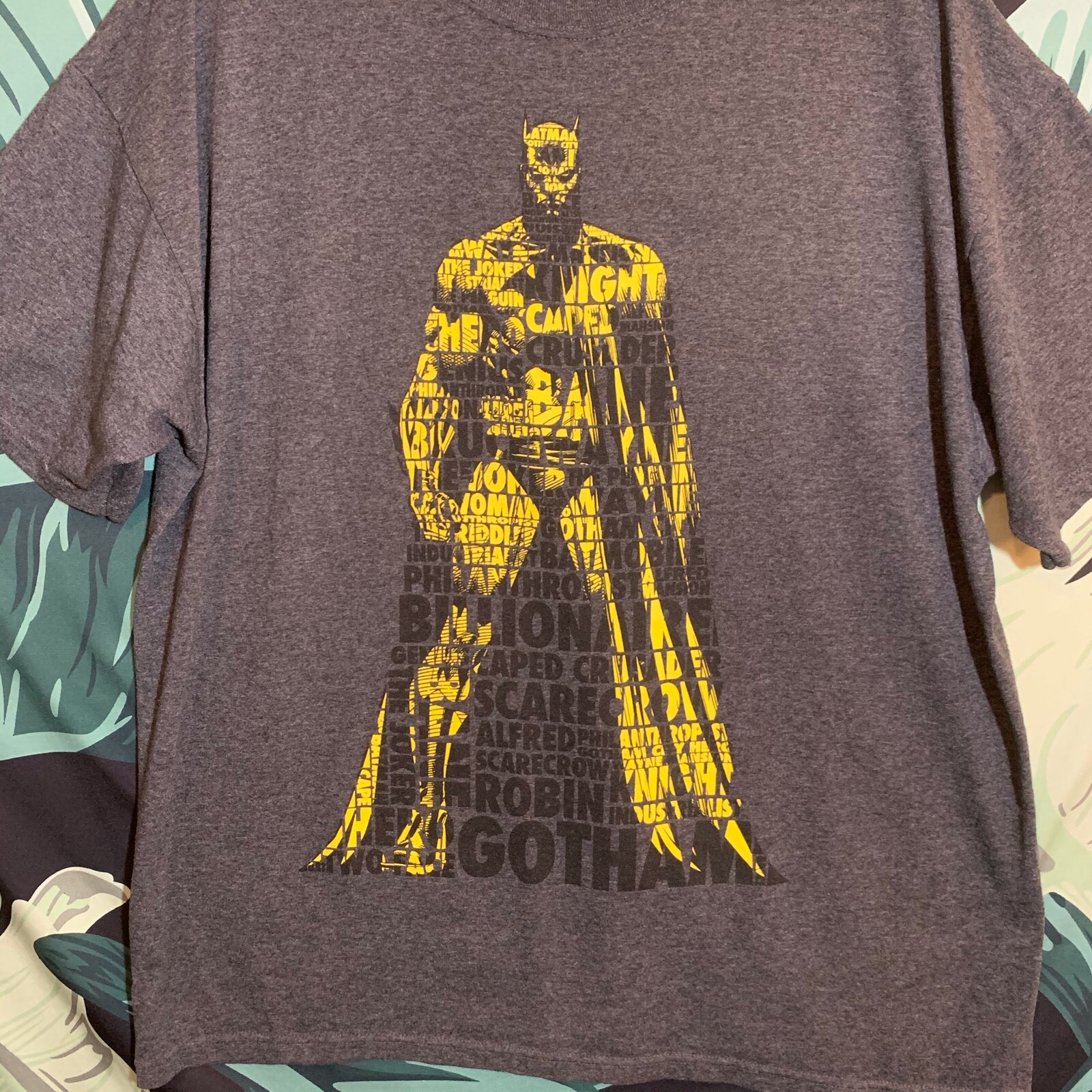 Batman Men's Dark Heather Gray Yellow Dark Knight Graphic T-Shirt Size XL gallery