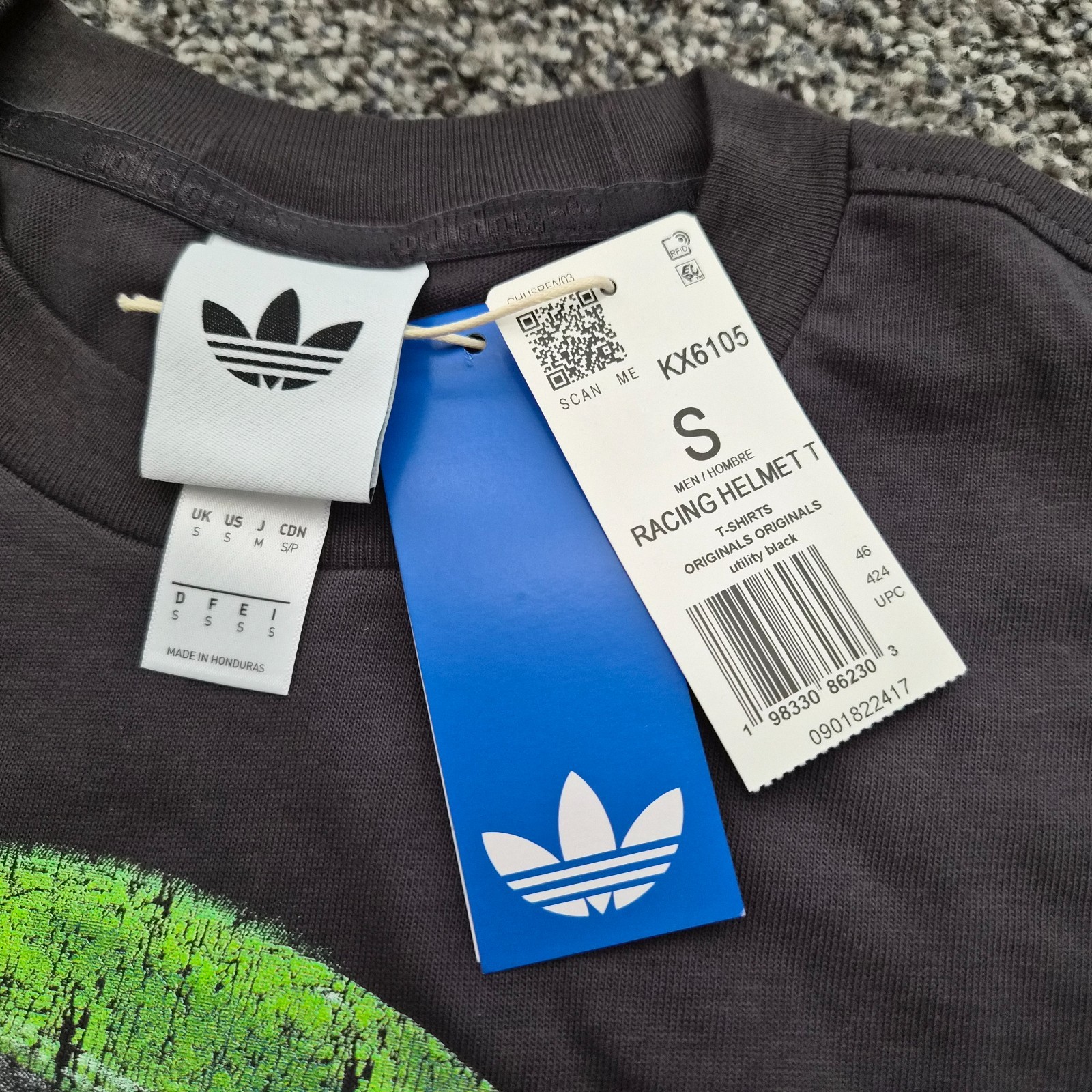 Adidas Originals Racing Helmet Graphic Tee Men's Small Utility Black F1 NWT gallery