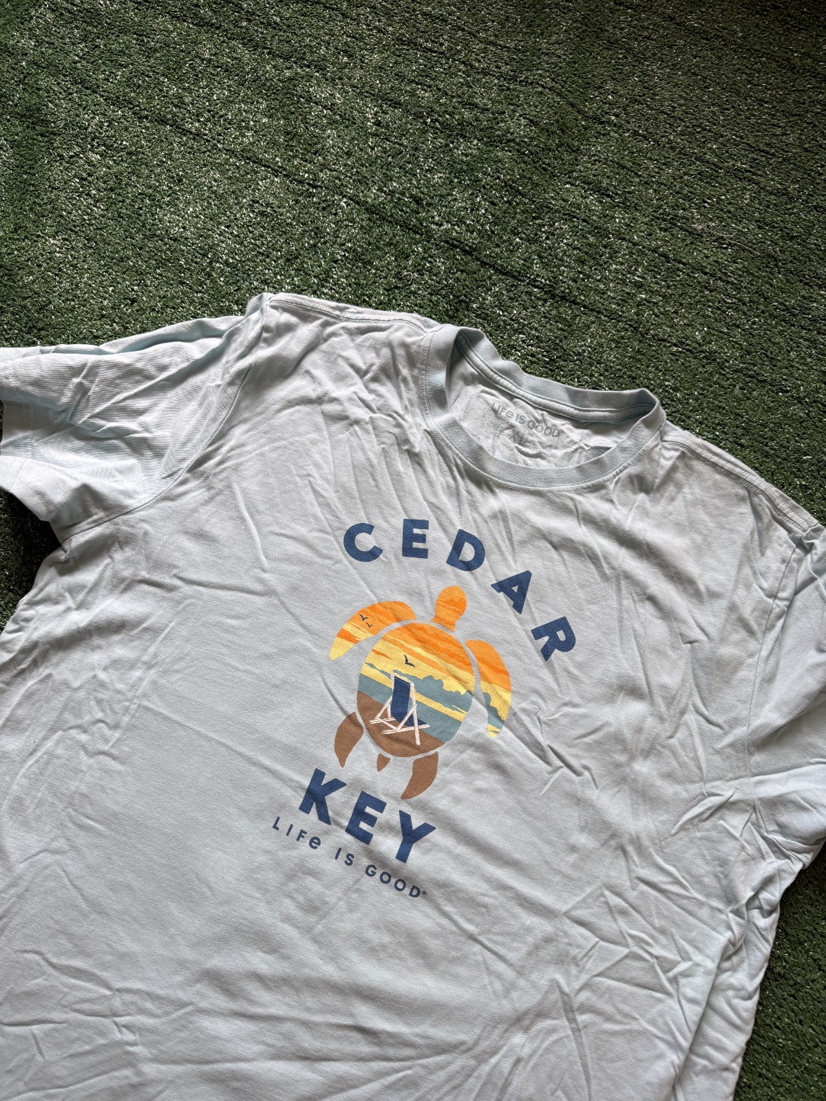 Life is Good Men’s Cedar Key Florida Beach Sea Turtle Light Blue T Shirt XL gallery