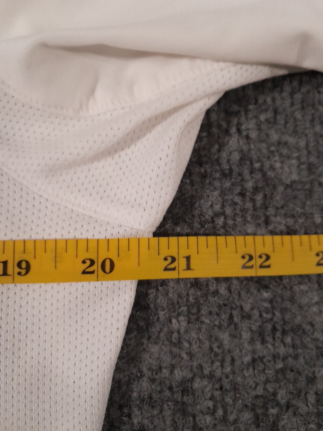 Nike T Shirt Mens M White Mesh Panels Swoosh Chevron Activewear Athleisure gallery