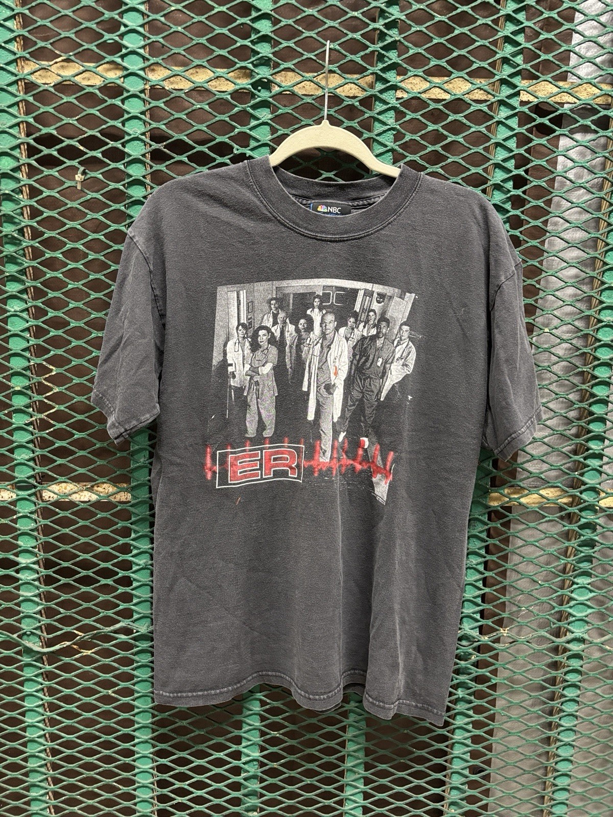Vintage 1999 ER TV Show Promo T-Shirt Size LARGE 90s Warner Bros NBC EXPERIENCE