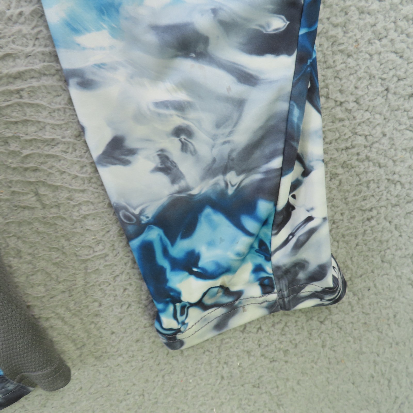 Huk Shirt Men Large Blue Black Camo Long Sleeve Fishing Hunting Mossy Oak gallery