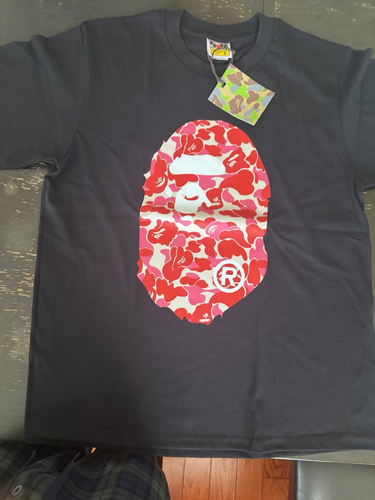 A Bathing Ape BAPE Men’s White Ape Head Pink Camo Logo Graphic Tee Size M