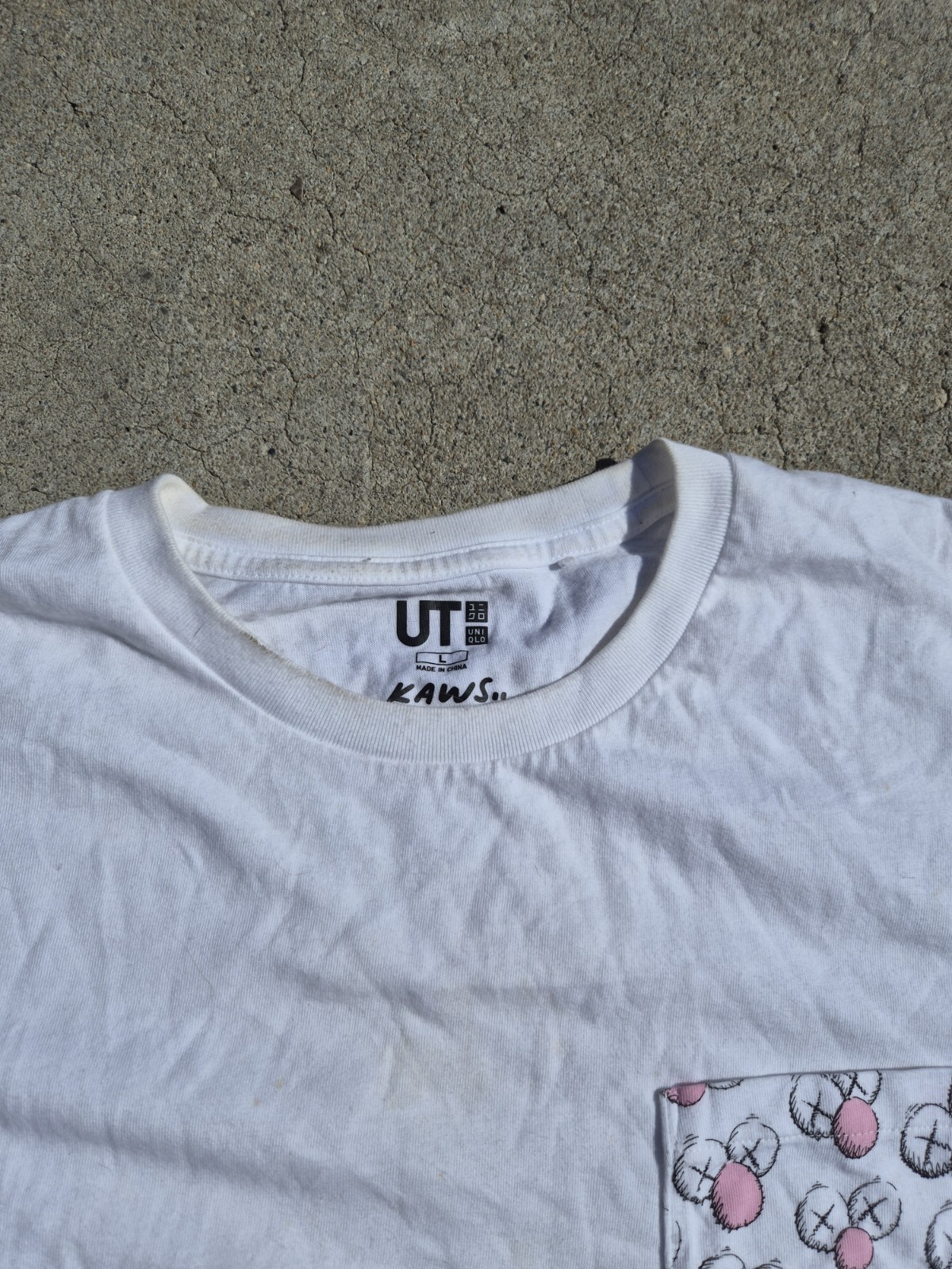 Uniqlo UT x KAWS Men's White Crew Neck Pocket Graphic Print T-Shirt Size L gallery