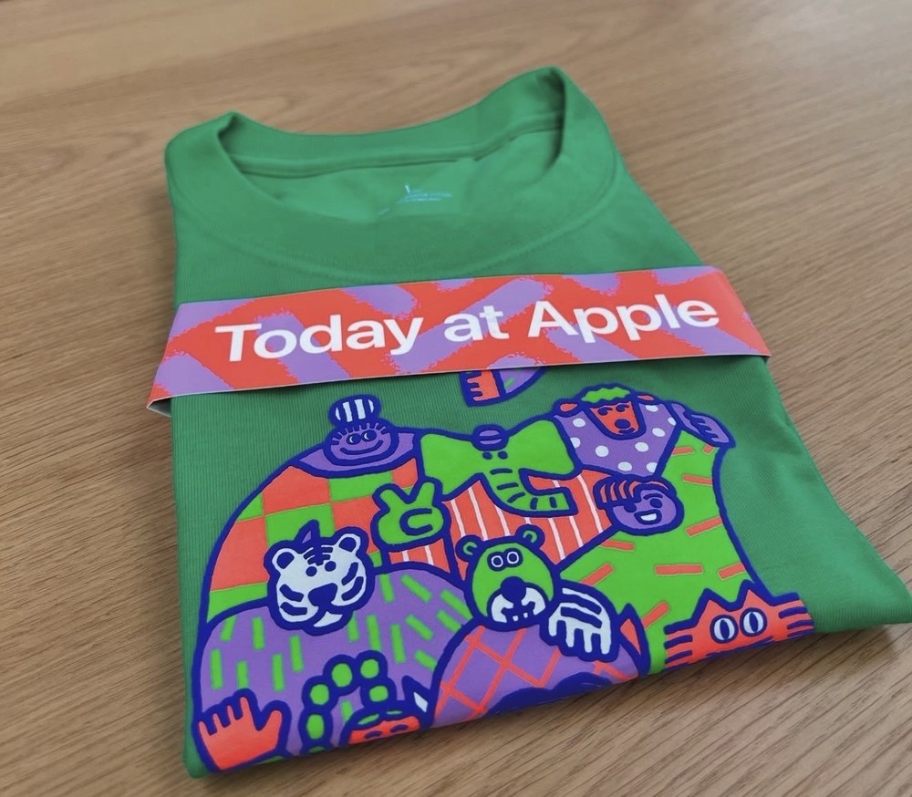 Apple Summer Camp T-shirt Small – Limited Edition 2025 BRAND NEW