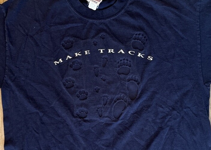 Vintage Discovery Channel Store Make Tracks Blue Animal Prints T Shirt Size XL gallery