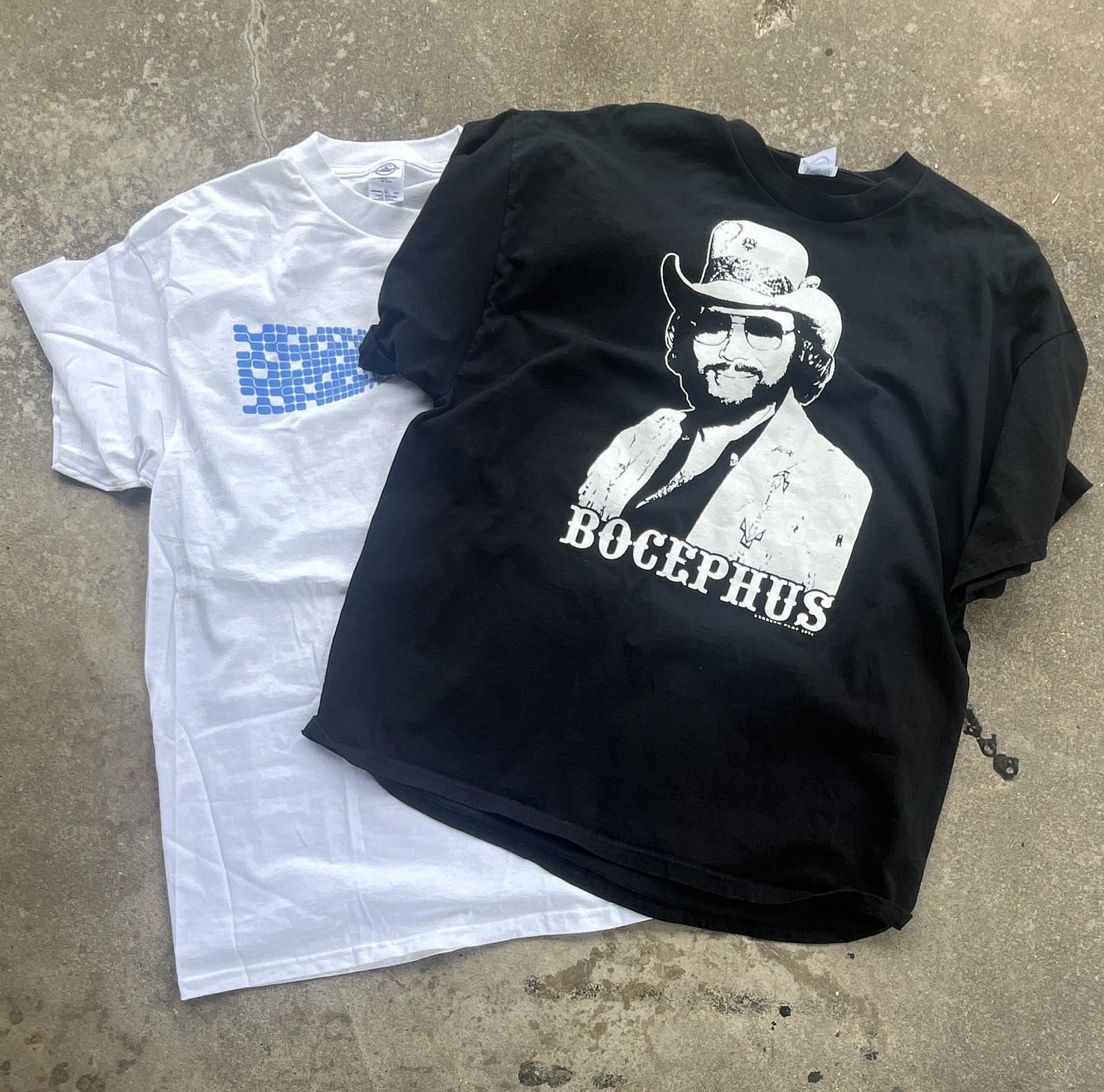 Double stitch Men's 2XL Lot of 2 Black/White Graphic Crew Neck Tee Shirts gallery