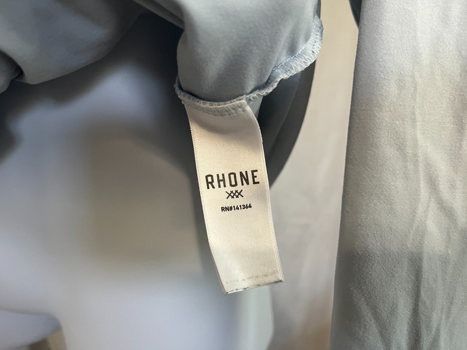 🏃 Rhone Men’s Solid Light Blue Performance Hooded Shirt Medium M EUC 💧 gallery