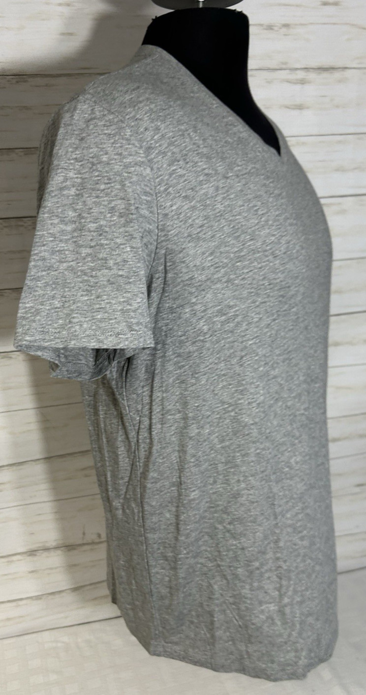Vince V-Neck T-Shirt Gray Peruvian 100% Cotton Men’s Size LARGE gallery