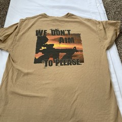 Mens US Army Tee Size Large Gildan. “We Don’t Aim To Please” Large Print On Back