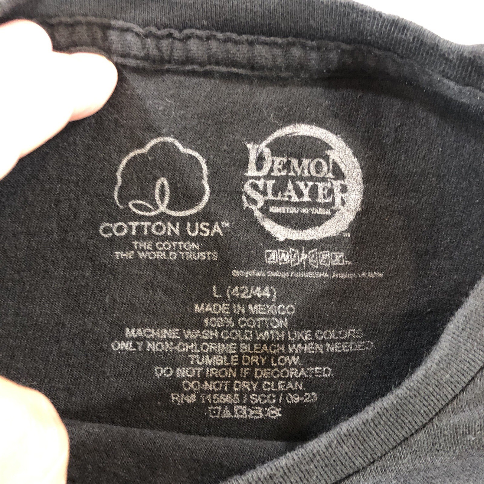 demon slayer t shirt Men’s L Black gallery