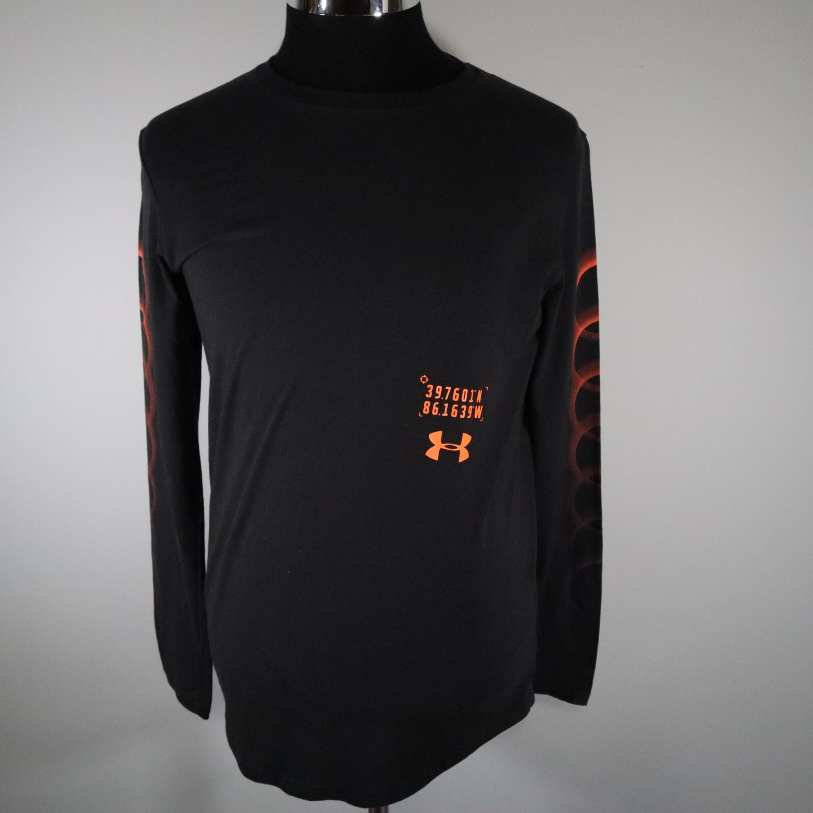 Under Armour Shirt Mens Small Heatgear Loose Activewear Long Sleeve Indianapolis