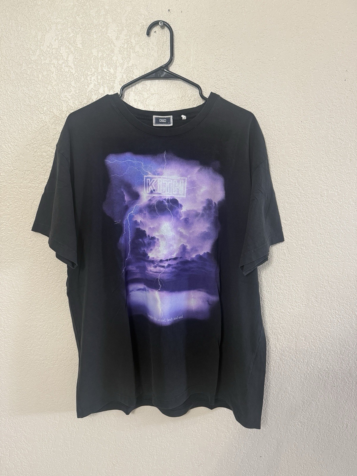 Kith Black Purple Lightning Graphic Logo Short Sleeve Tee Men’s XL 24W 29L