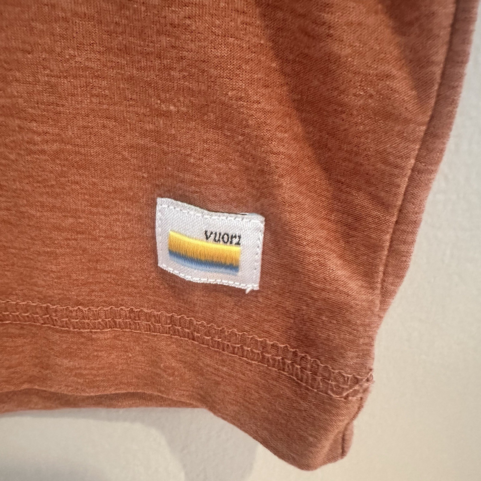 Vuori Strato Tech Tee Rust Brown Shirt Mens Large Gorpcore Athleisure Outdoors gallery