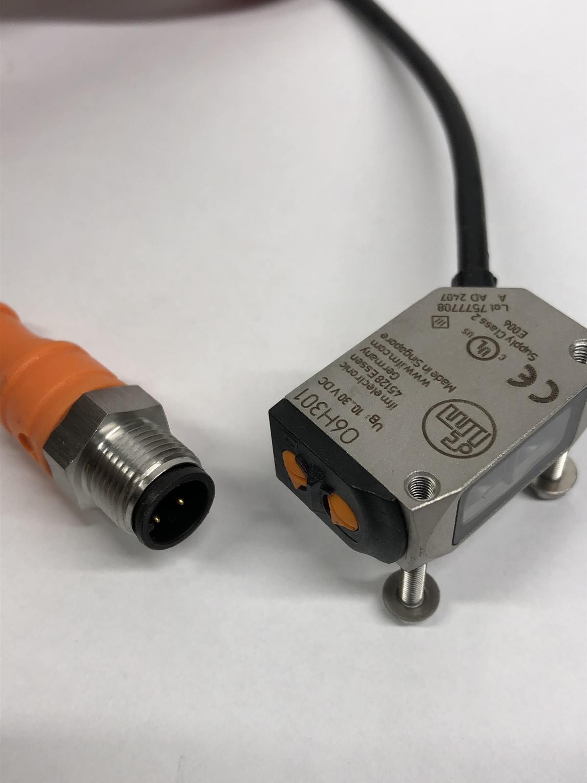 IFM Diffuse Reflection Sensors with Background Suppression – O6H301