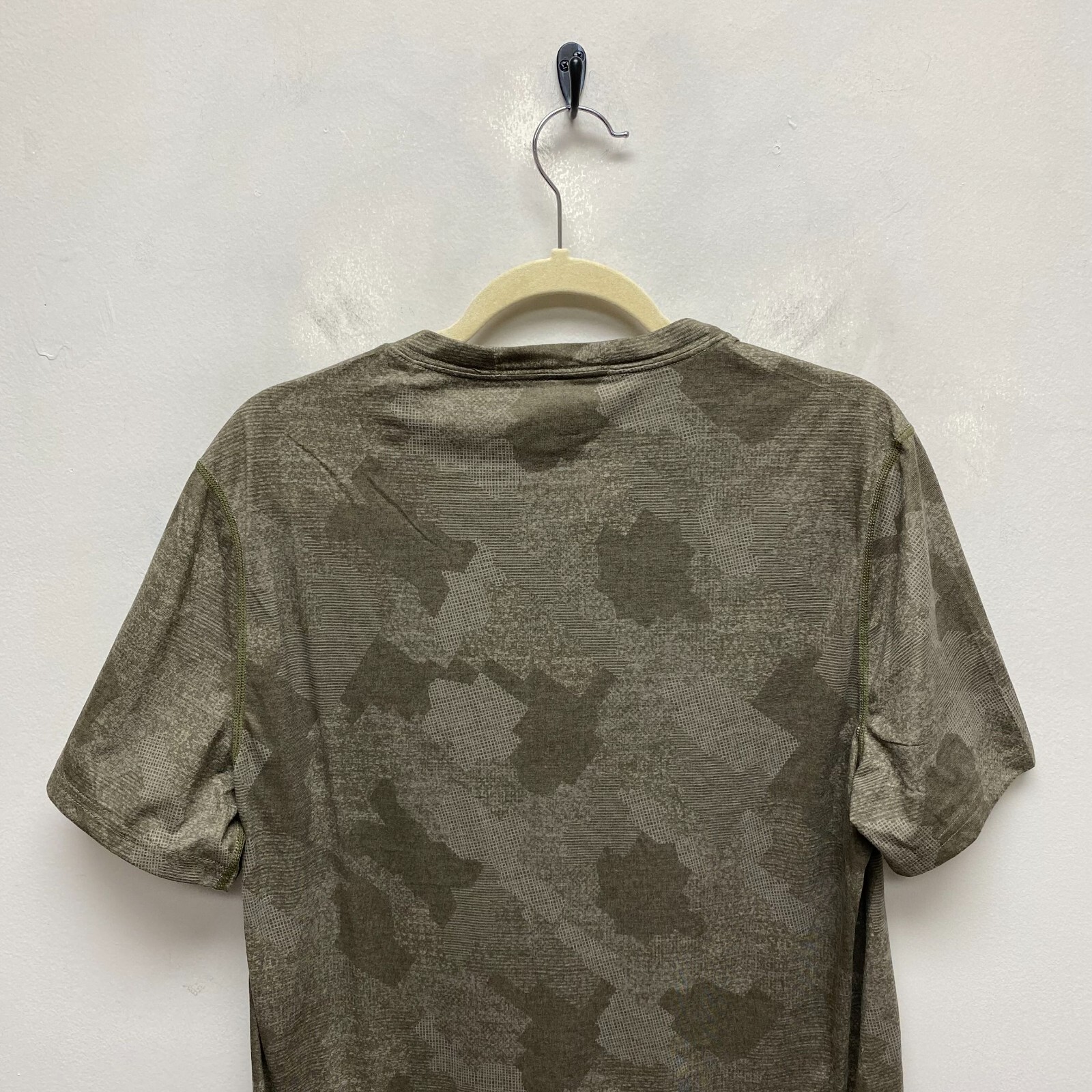 Prana Men Green Prospect Heights Graphic Rye Harbor Camo Short Sleeve Top XS $45 gallery