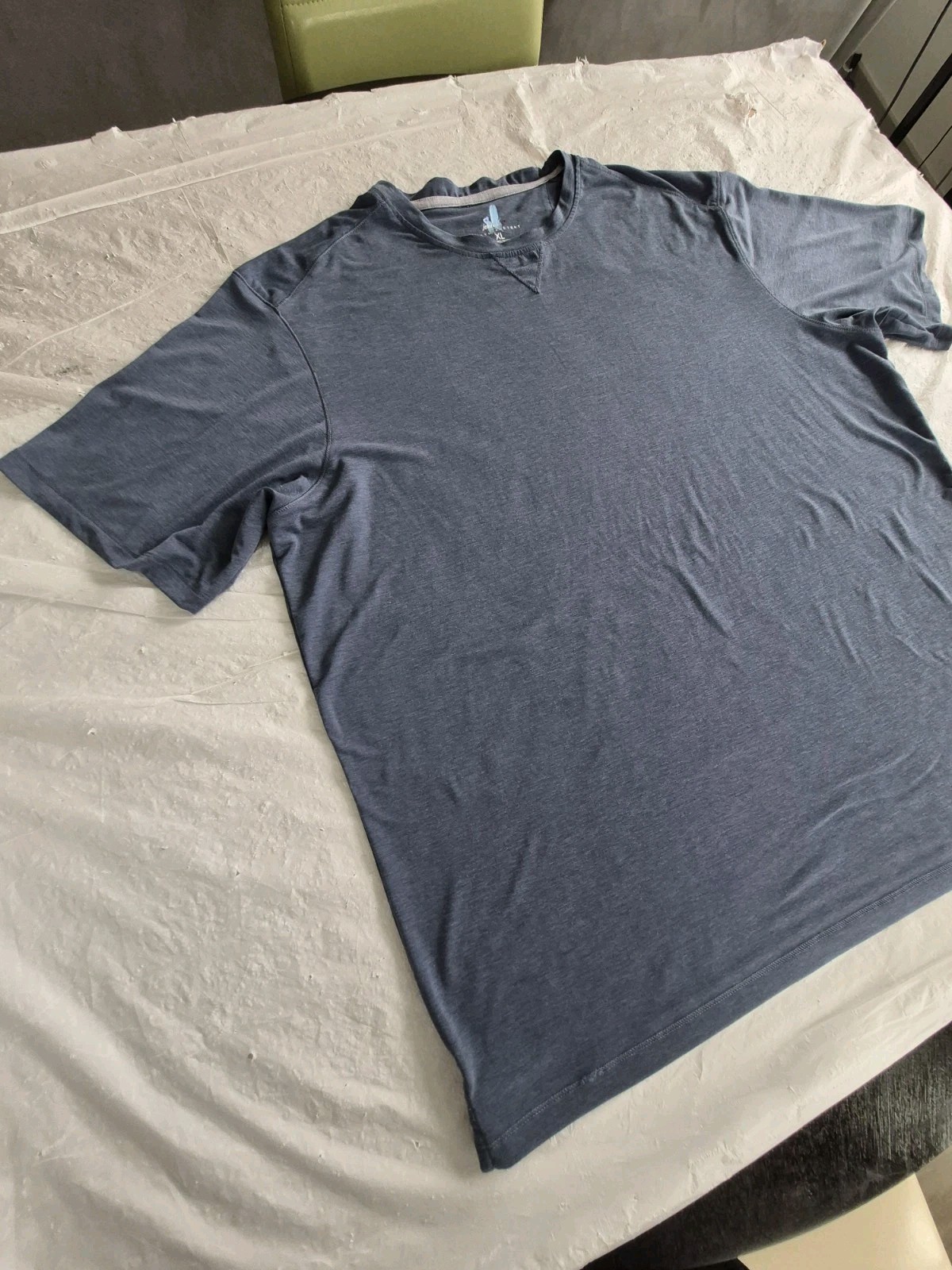 Johnnie-O Featherweight UPF 50 Short Sleeve Blue Tshirt Size XL gallery