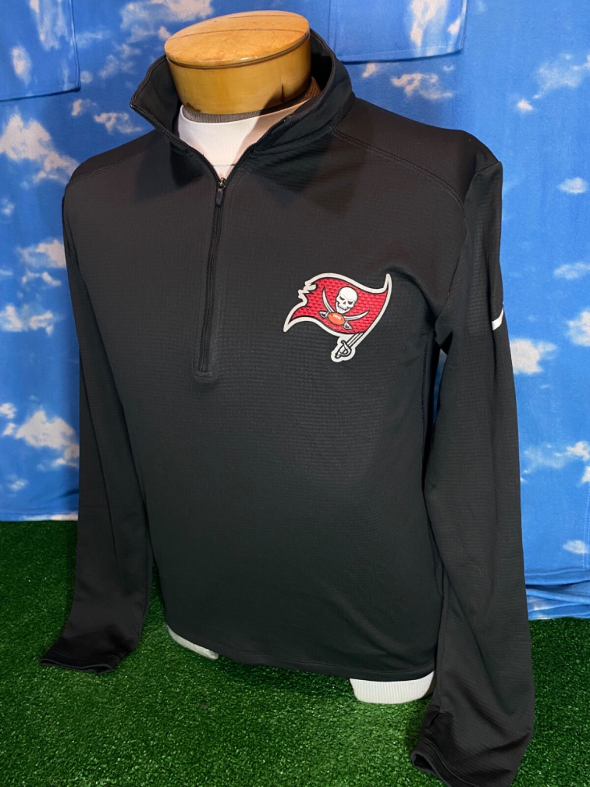 Tampa Bay Buccaneers jacket pullover Gray 1/4 zip Nike dry fit small C16 gallery