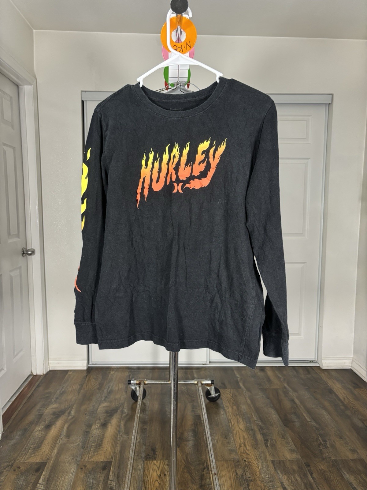 Hurley Flame Graphic Logo Men's Black Long Sleeve Crew Neck T-Shirt Size XS gallery