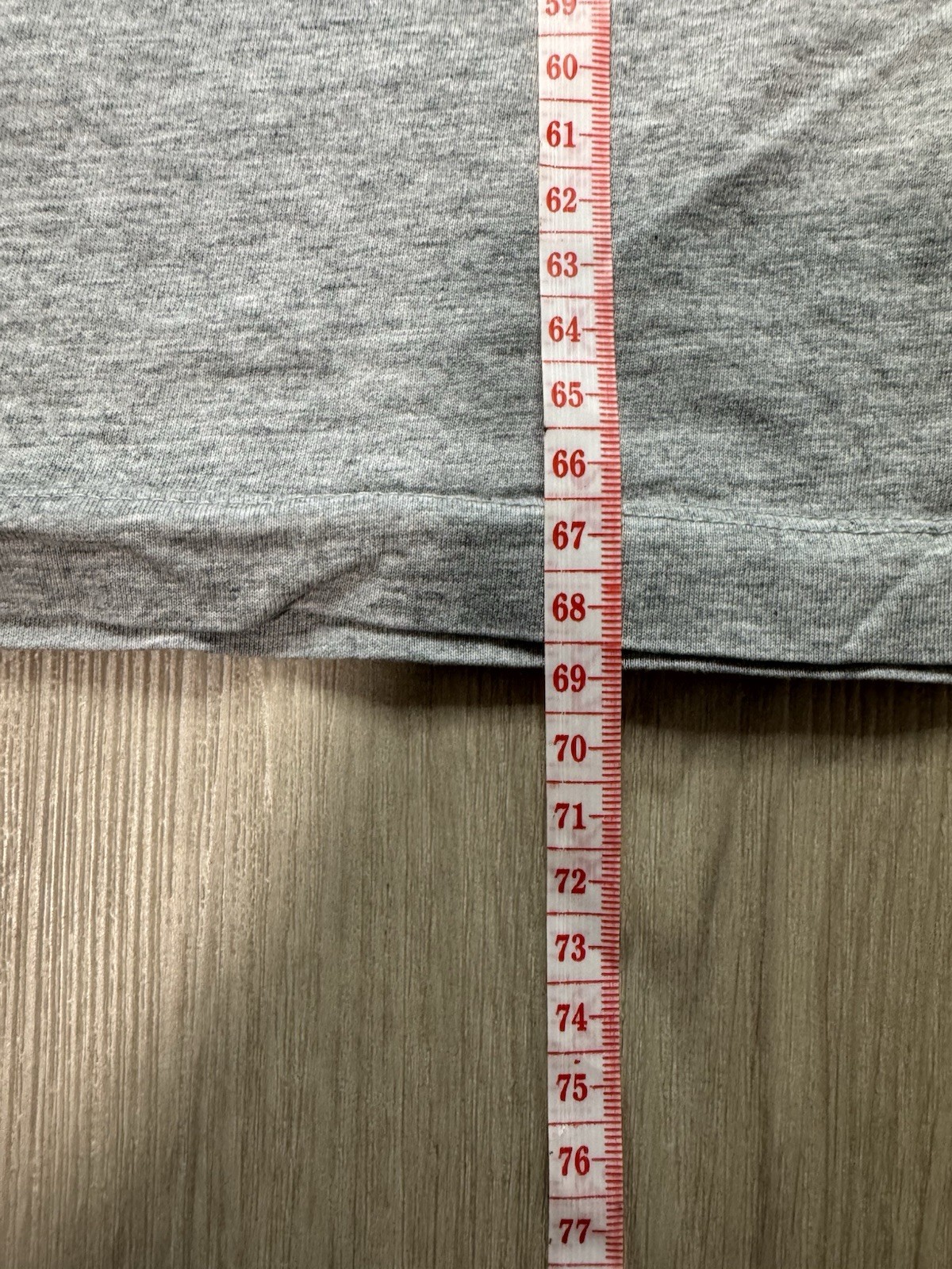 Nike Men's The Nike Tee Gray Solid Logo T-Shirt Crew Neck Short Sleeve Size L gallery