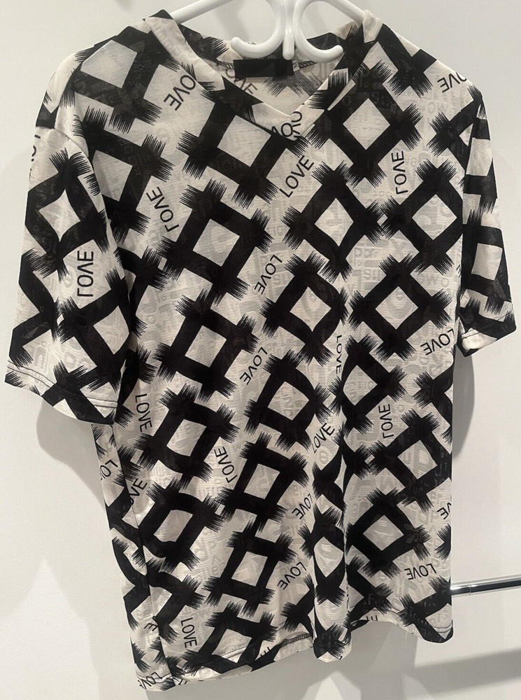 🖤 Black & white t-shirt – semi-opaque 🤍