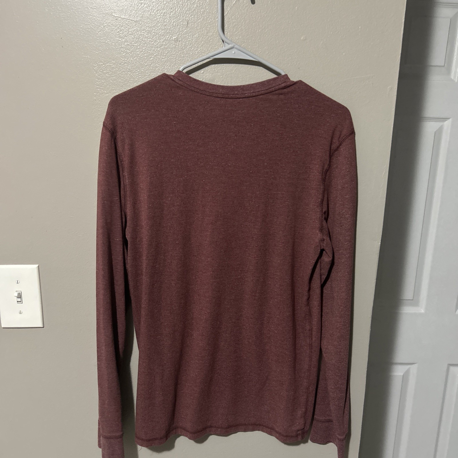 SONOMA Mens Long Sleeve Henley Shirt Size M Burgundy Heather gallery