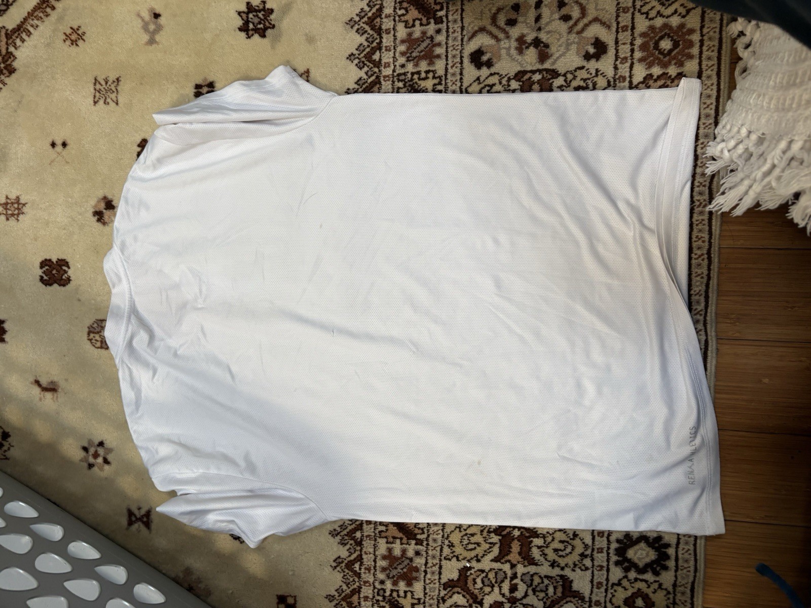 Reebok White Solid Crew Neck Short Sleeve T-Shirt Logo Accent Size S Teens gallery