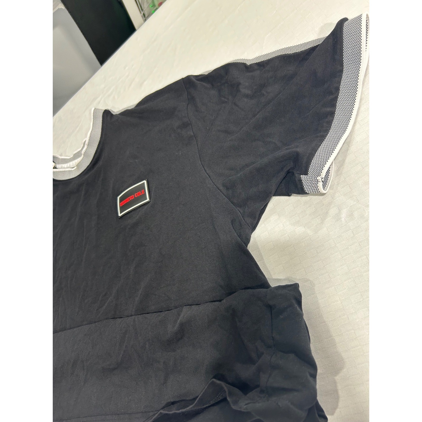 Kenneth Cole Mens 2X Black T-Shirt Rubber Logo Patch Contrast Trim Short Sleeve gallery