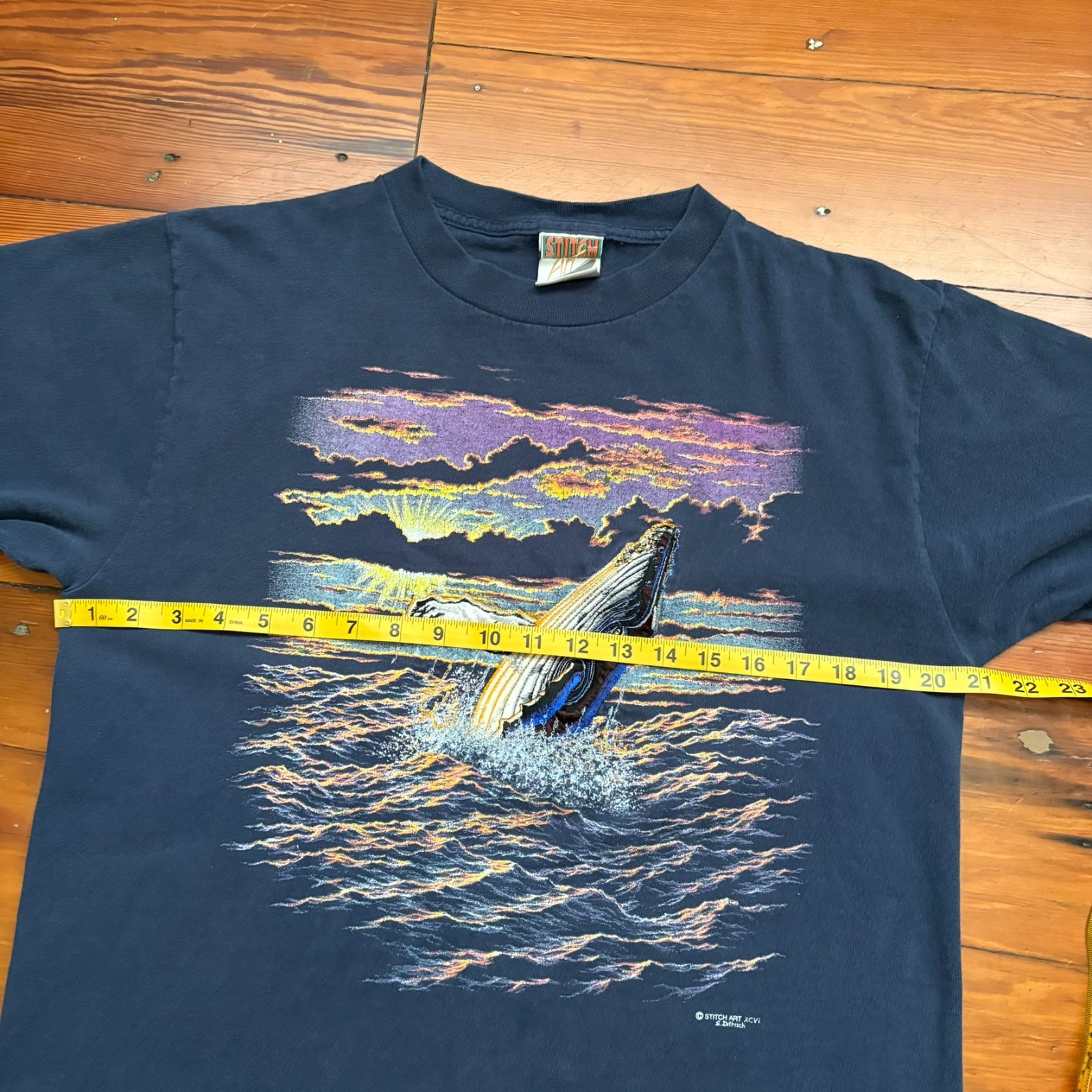 Vintage Whale Nature Art T-Shirt Men's Size L Navy Blue 1990s Embroidered gallery