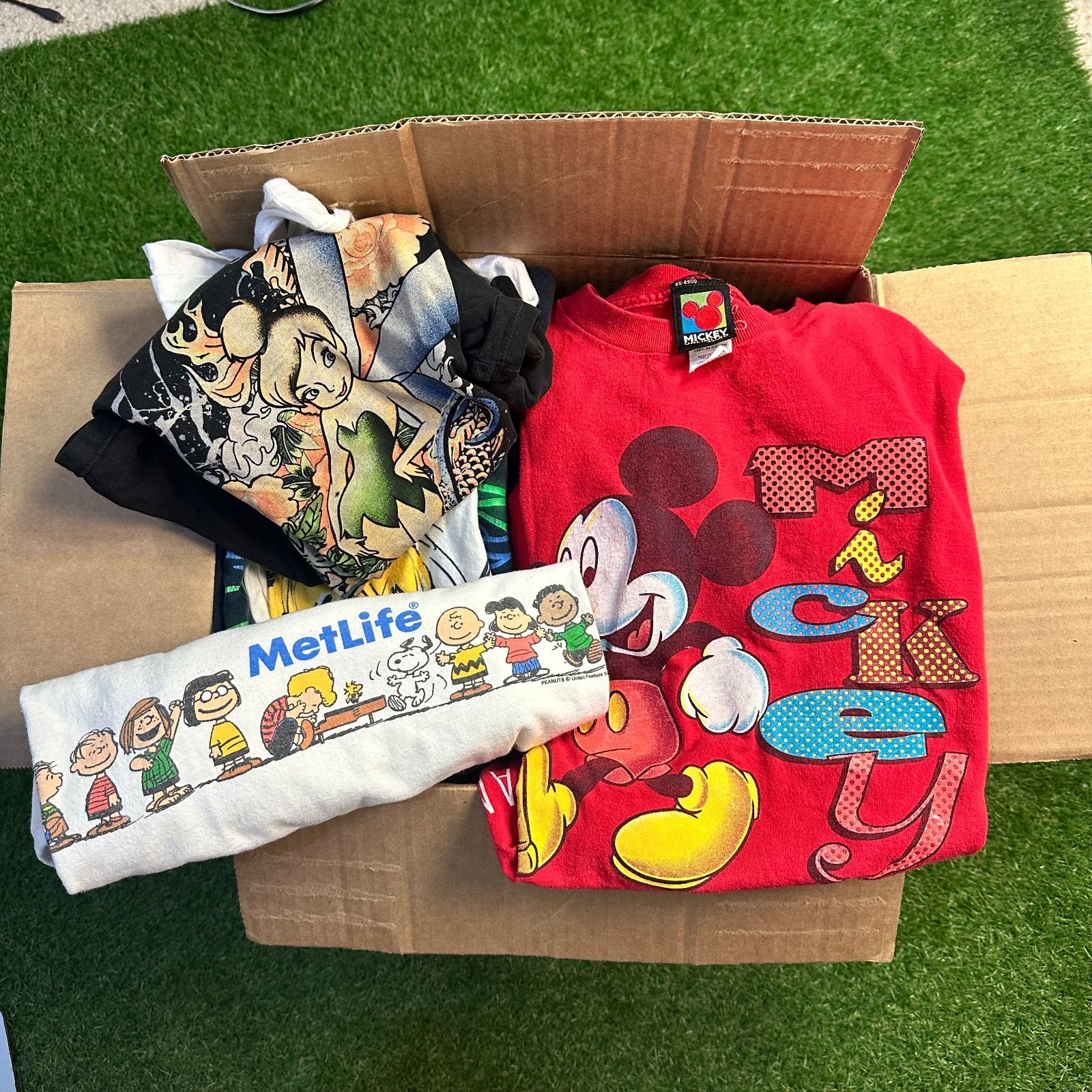 50 Vintage TShirts Bundle Y2k 90s Modern Reseller Pop Culture Band Cartoon LOT gallery