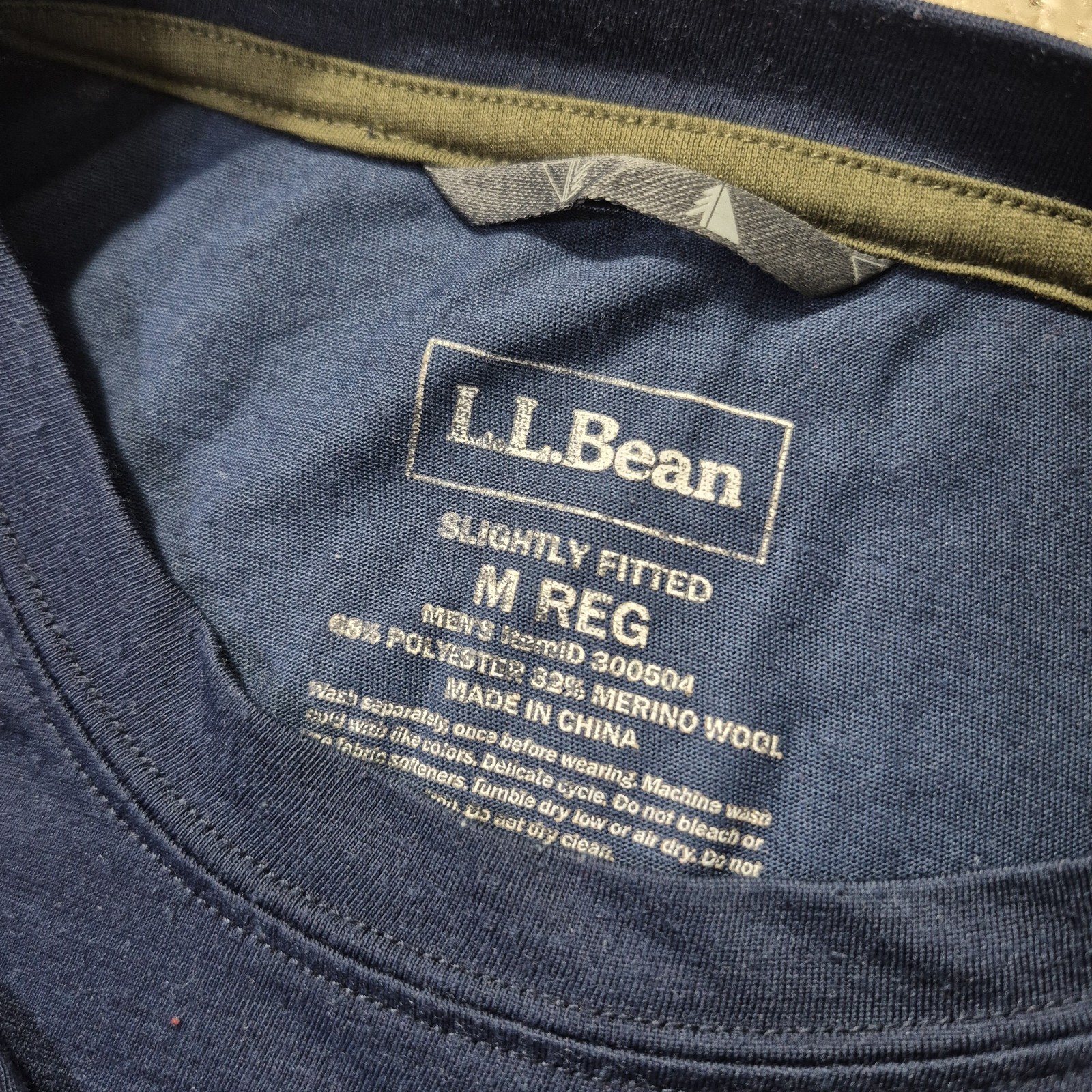 LL Bean Merino Wool Top Mens Medium Slightly Fitted Base Layer Shirt Camp Ski gallery