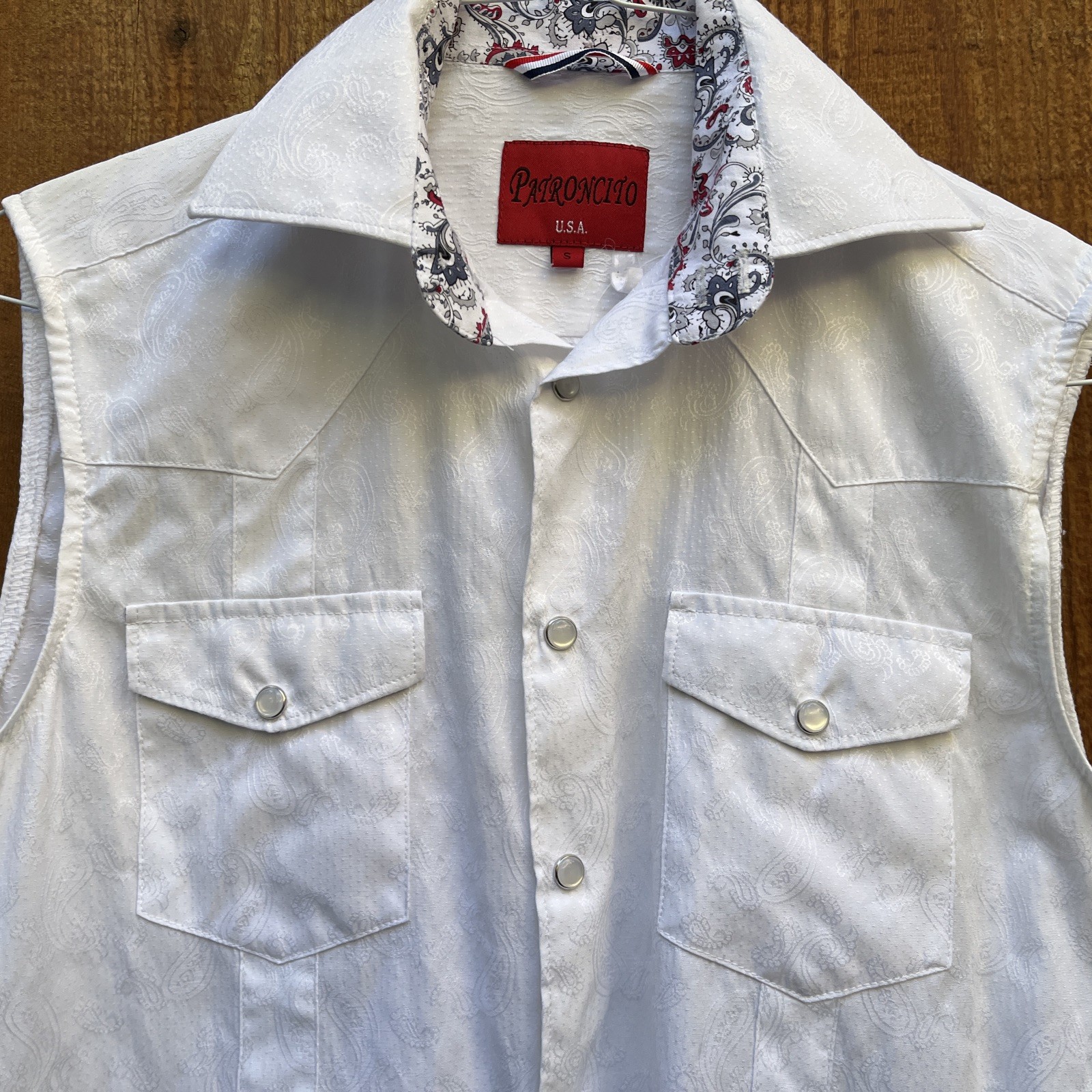 Patroncito Shirt Small White Sleeveless Textured Brocade Fabric Snap Button Dow gallery