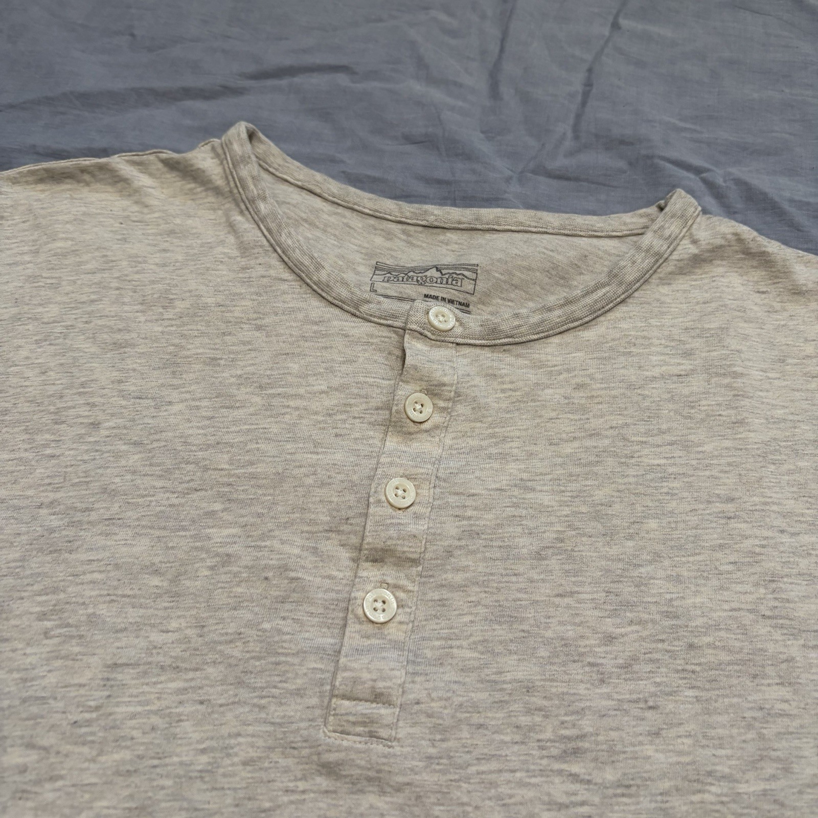 Patagonia Shirt Mens Large Beige Long Sleeve Daily Henley Organic Cotton Hiking gallery