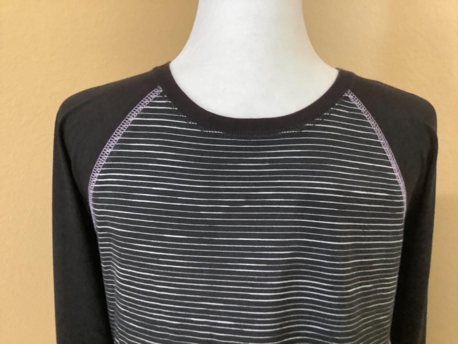 Tek Gear Dry Tek Men's Black & White Stripe Long Sleeve Athletic Shirt Size S gallery