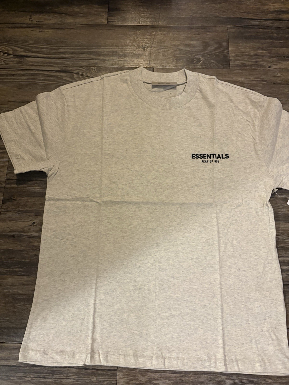 Fear of God ESSENTIALS Men’s Gray Logo Graphic Print Crew Neck T-Shirt L gallery