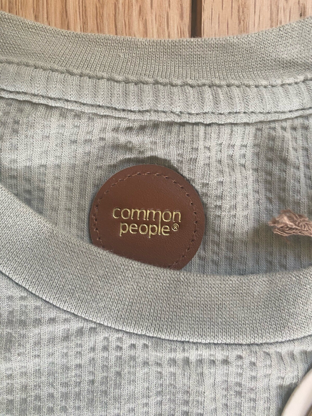 Common People men’s Medium T-shirt short sleeve seersucker gallery