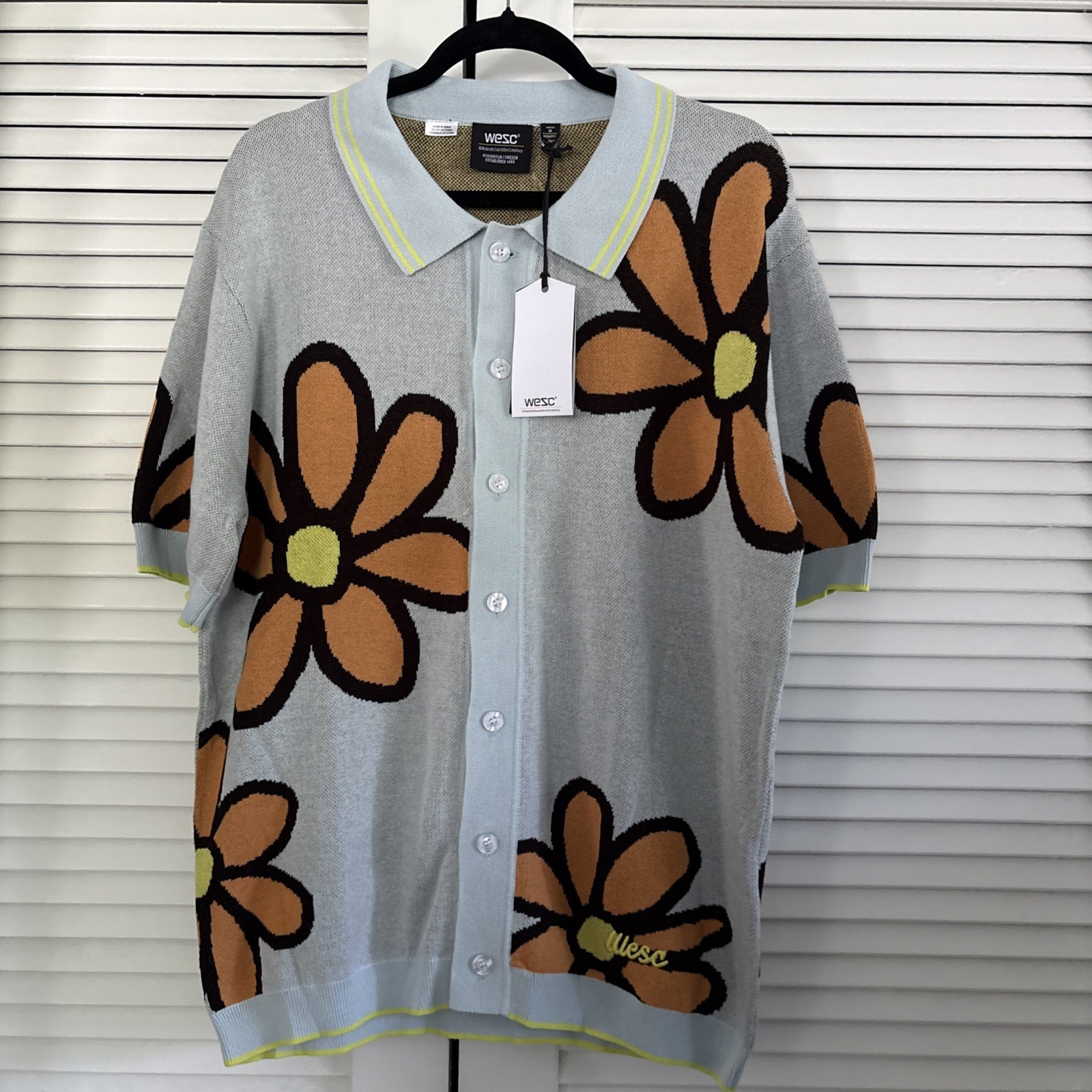 WESC Polo Unisex Mens M Womens L Button Up Shirt Sweater Big Flowers 70s SS Soft gallery