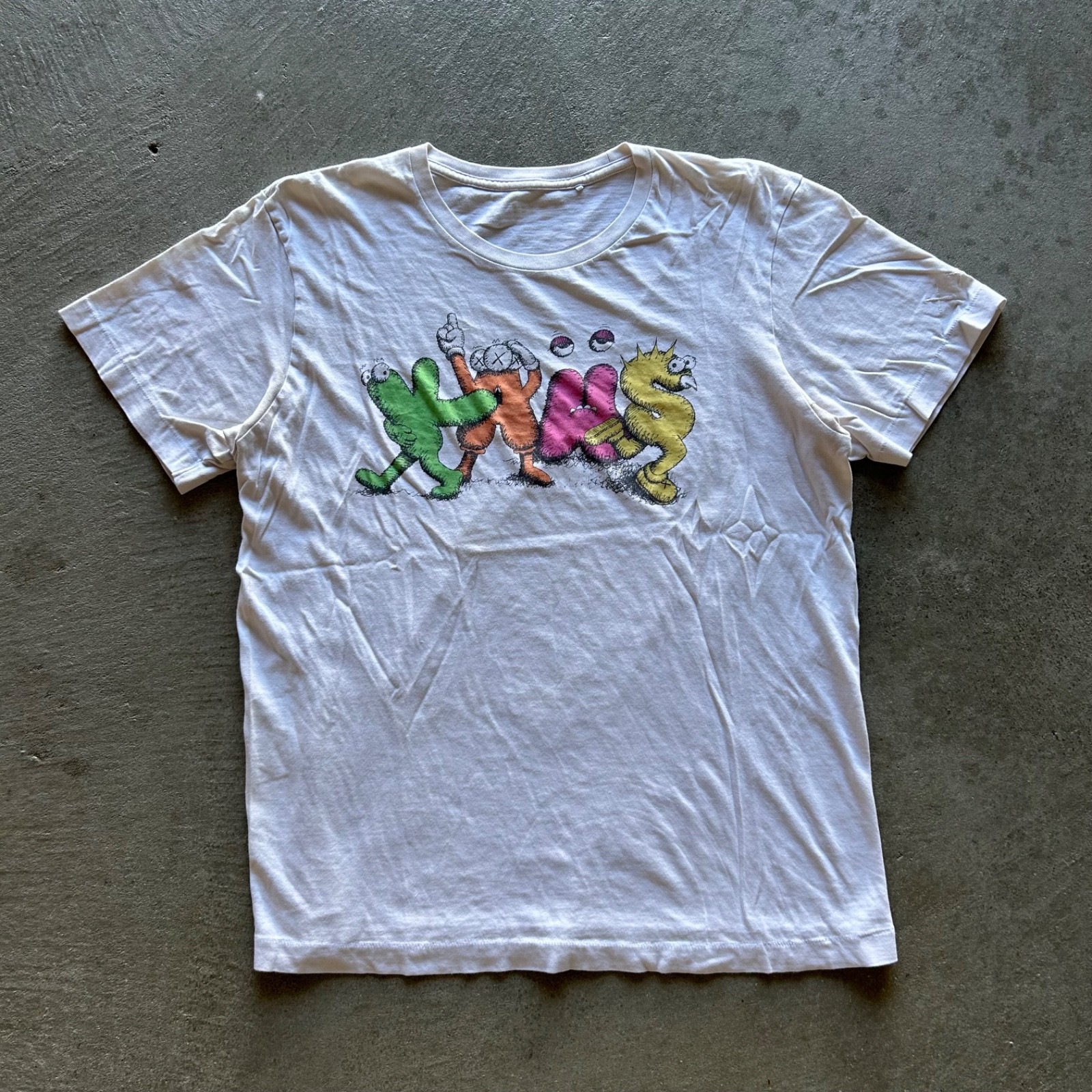 Kaws x Uniqlo Shirt Size Medium White UT 2016 Letter Character Logo Streetwear