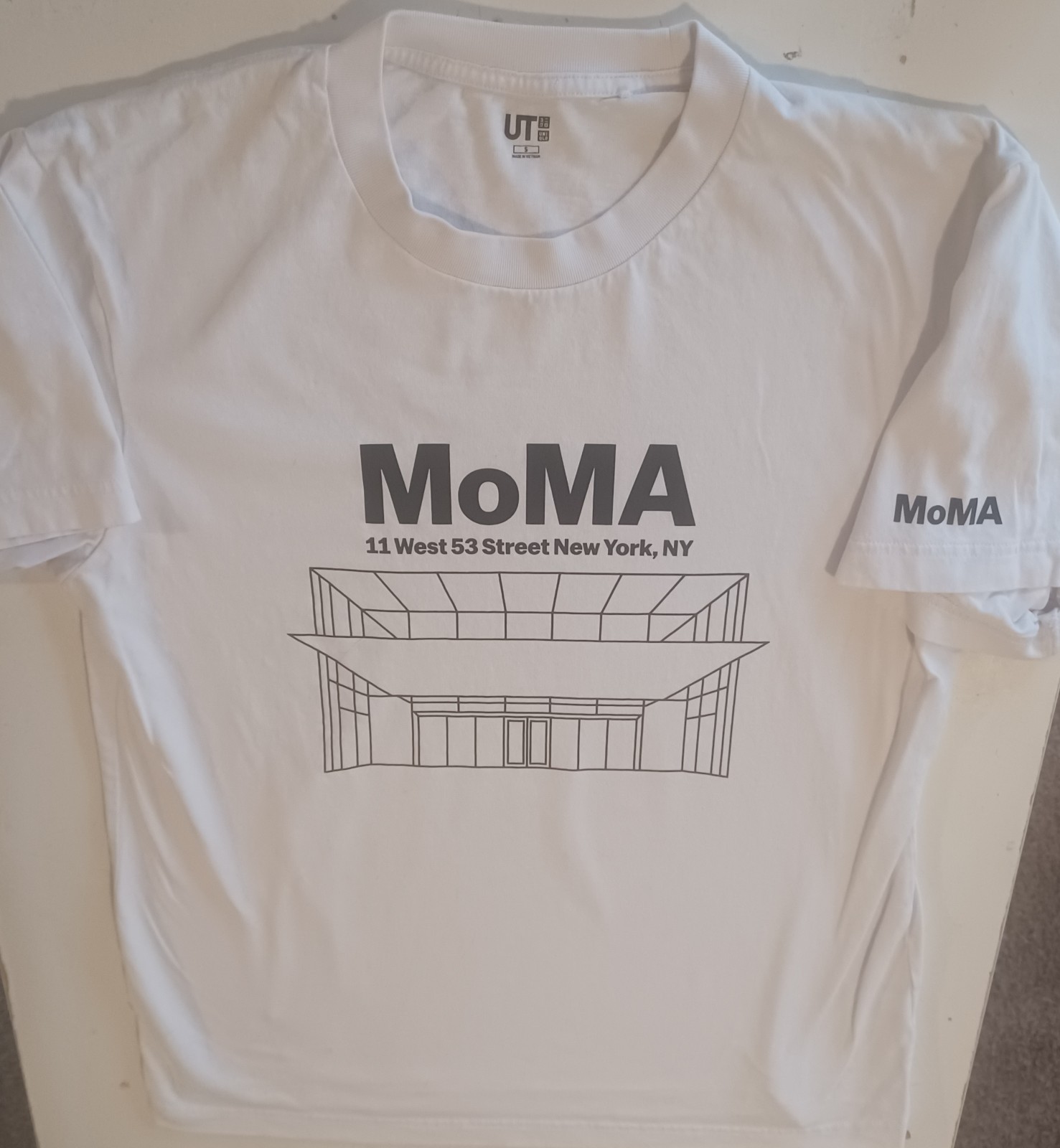 Uniqlo The Museum of Modern Art MOMA Tee Shirt - Small gallery