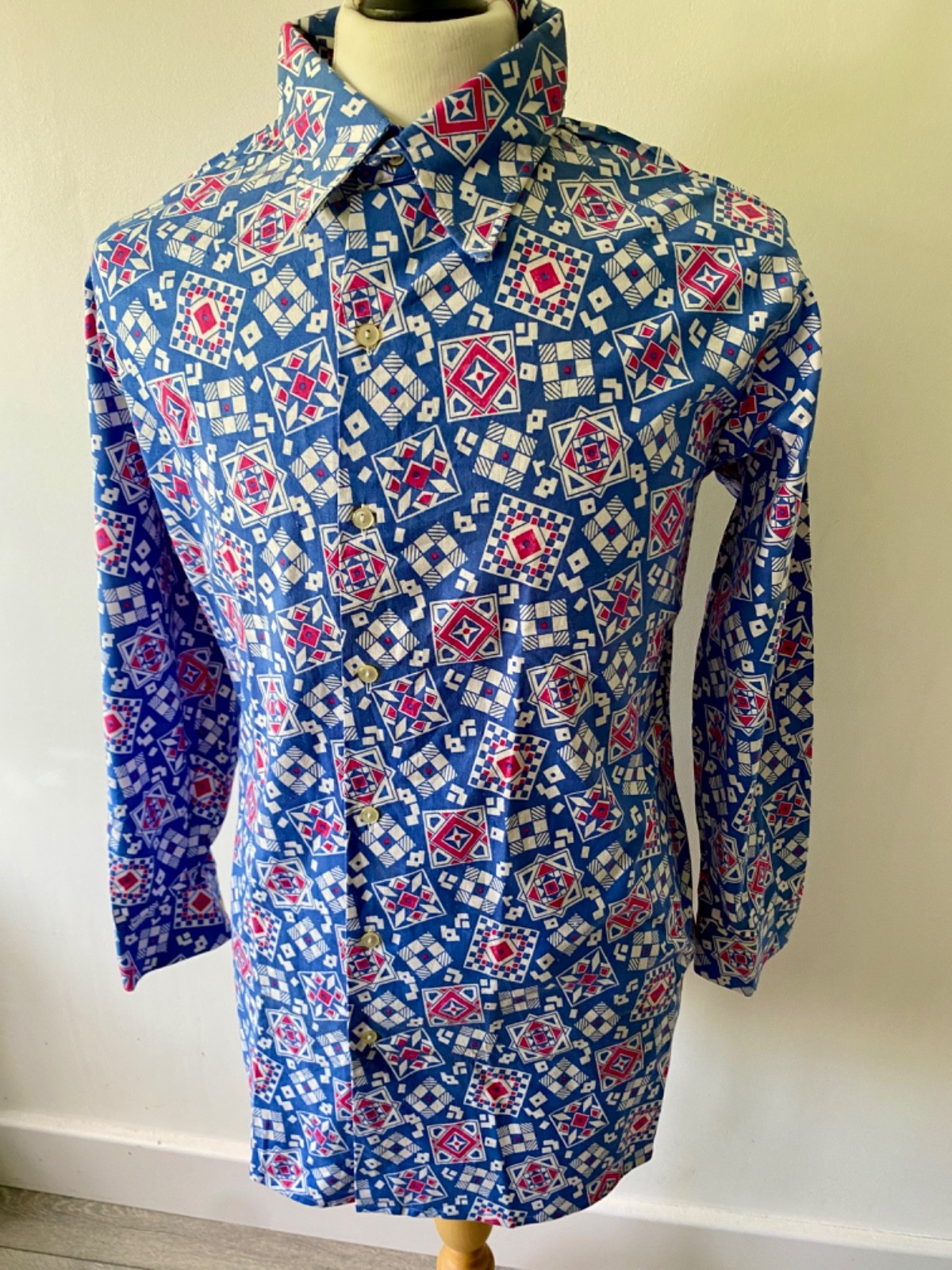 VTG mens 80's LOTUS BLUE RETRO PATTERN LOOSE FIT LONG SLEEVED SHIRT 42" gallery