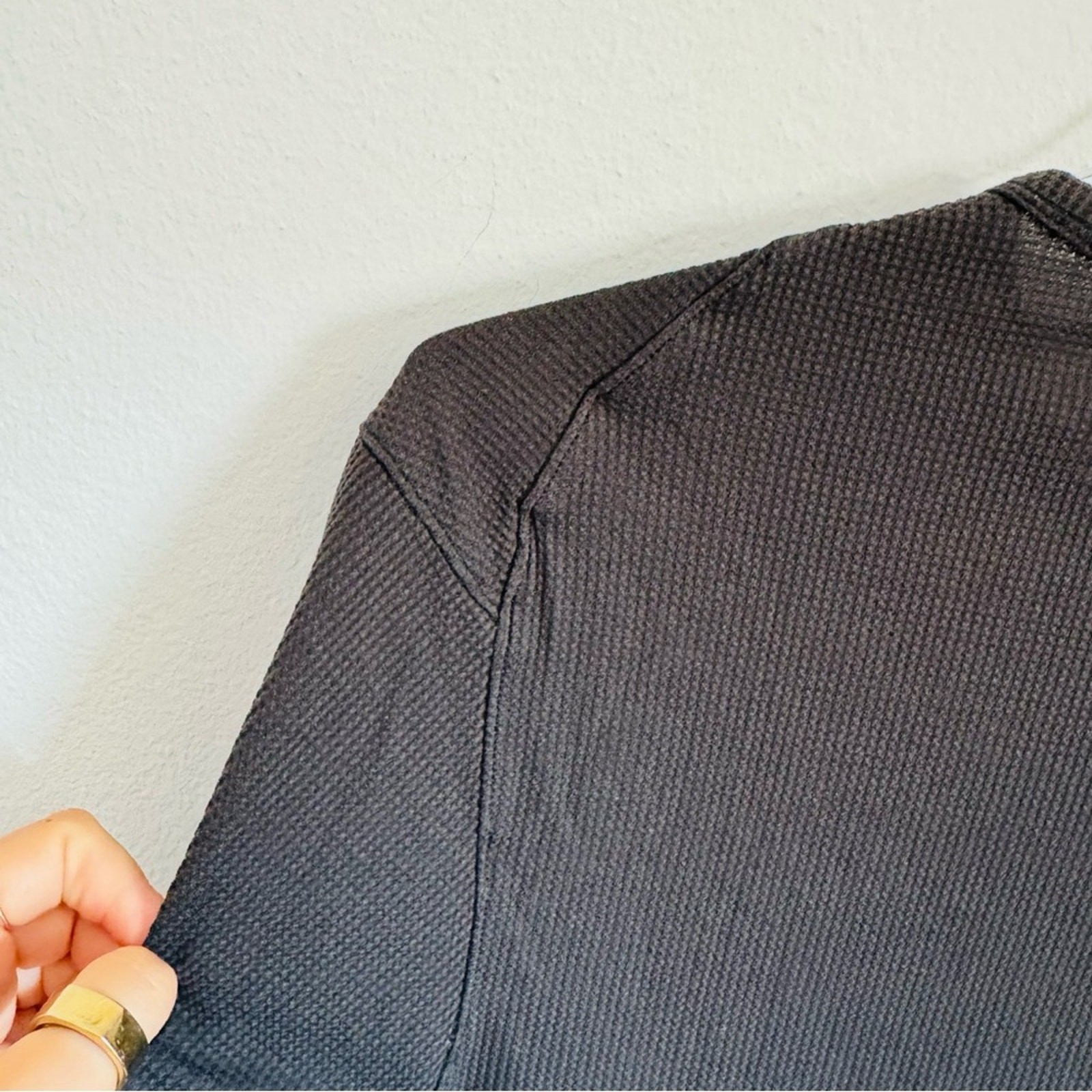 MEN LULULEMON Black Graphite Grey Waffle Knit Gym Active Workout Tee Shirt Top S gallery