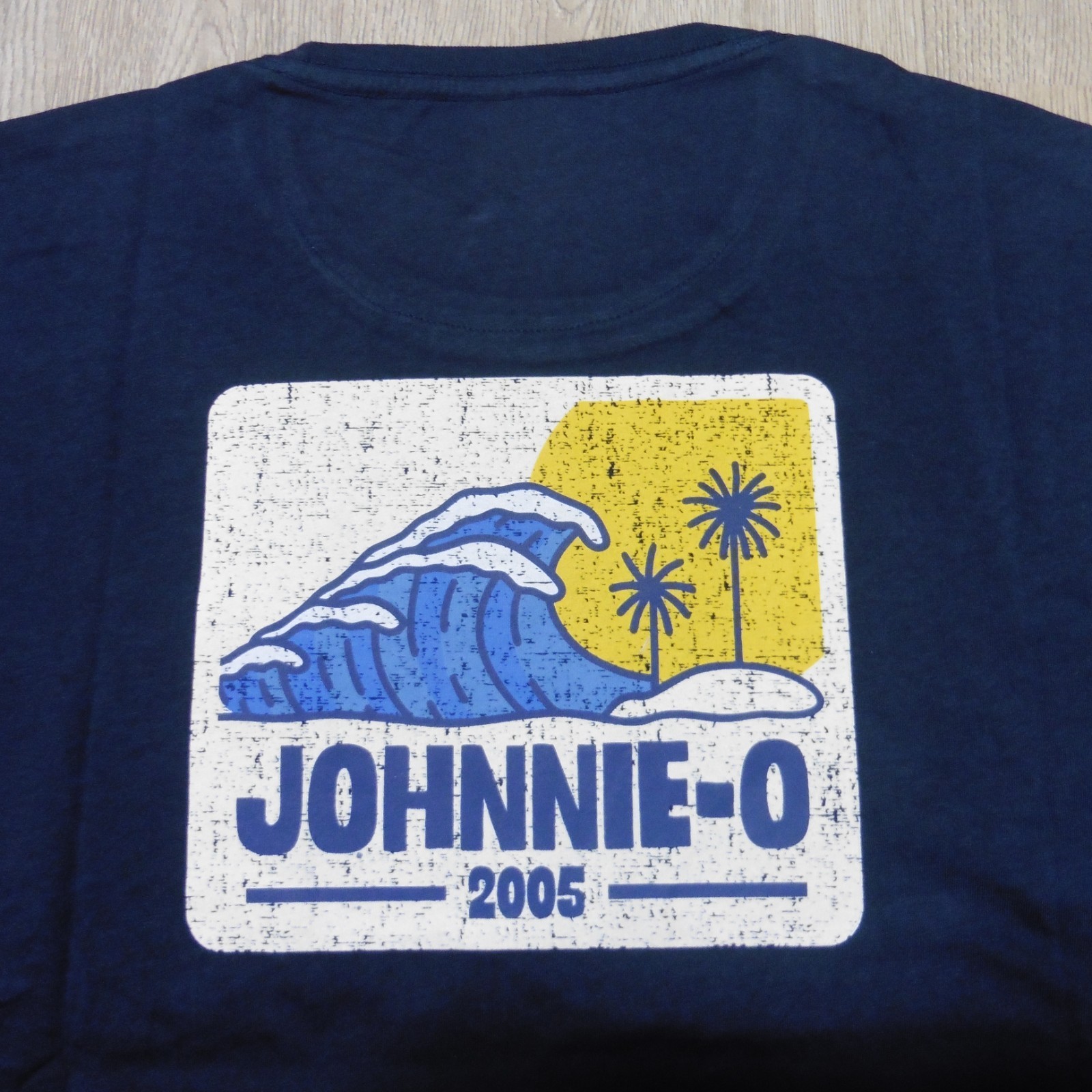 JOHNNIE O Mens L LARGE T SHIRT WAVE RIDER NAVY BLUE YELLOW DALE 2.0 GOLF TEE gallery