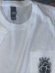 District Brand new Mens WhiteBlack Graphic Print Short Sleeve Shirt Size Medium.