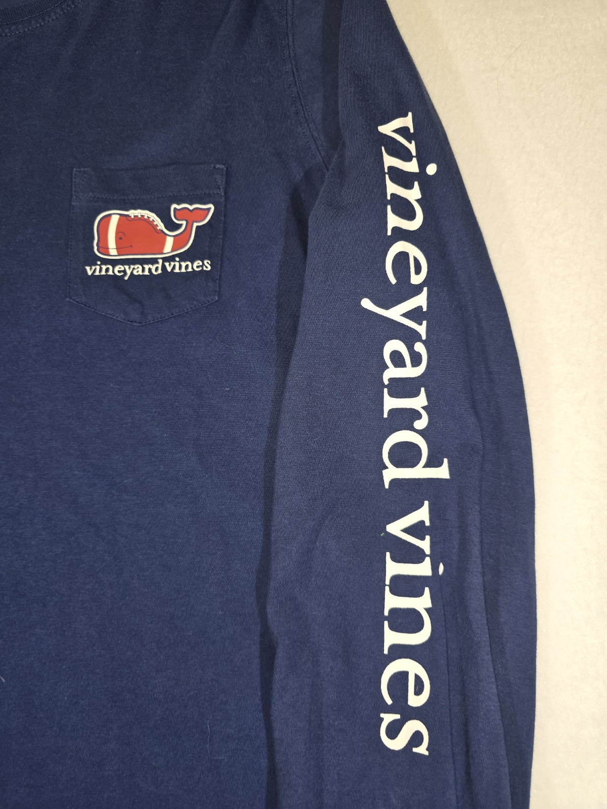 Vineyard Vines Football Whale Men’s Long-Sleeve Pocket T-Shirt Large Blue gallery