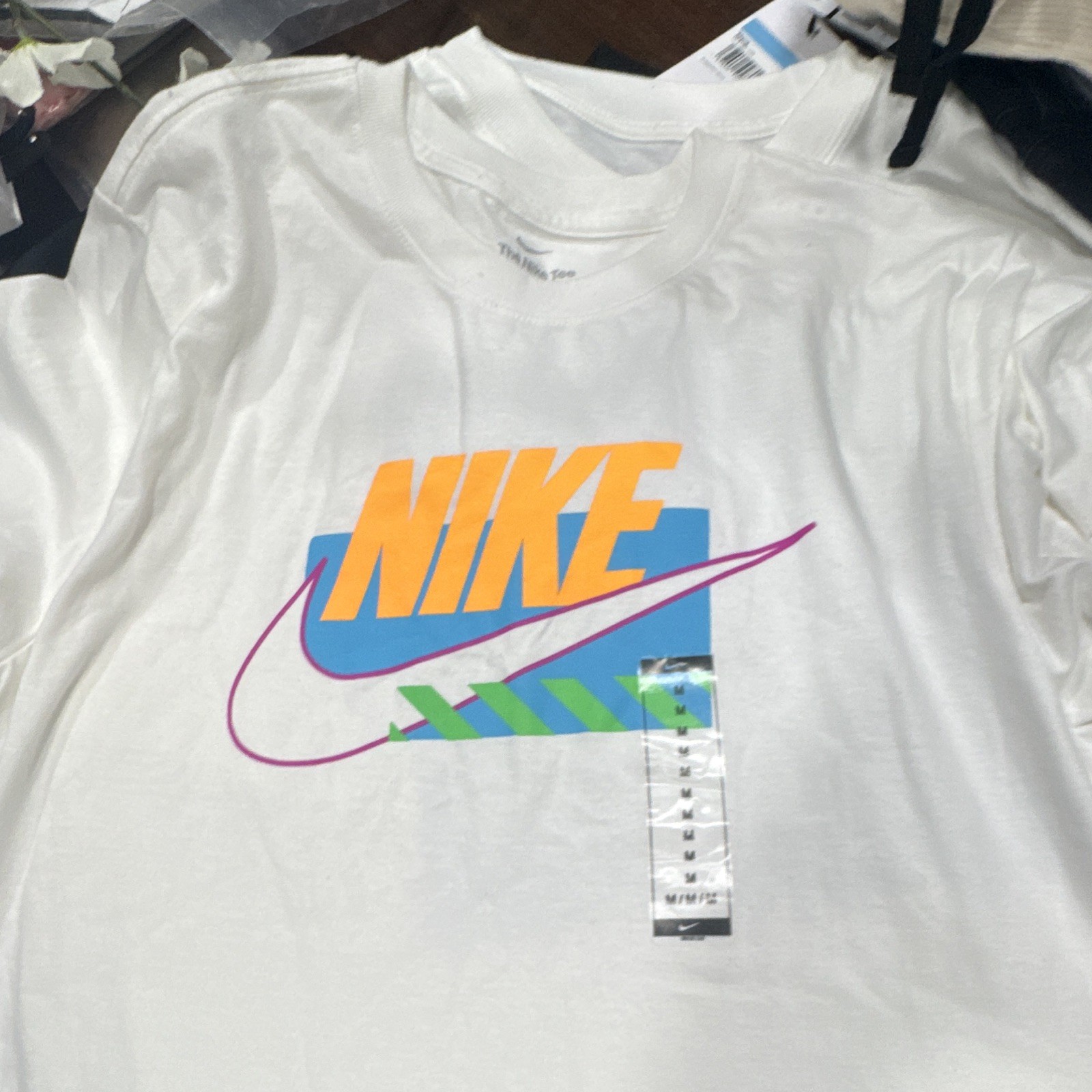 Nike The Nike Tee Men’s M White Graphic Logo Crew Neck Cotton Knit T-Shirt